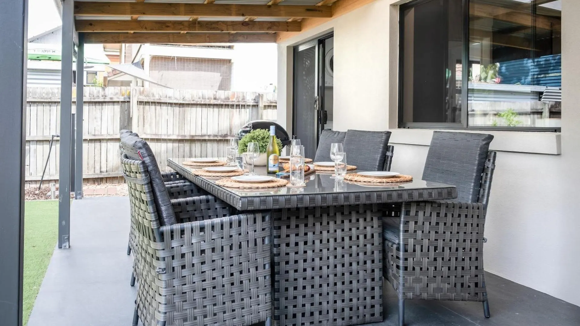 Villa Modern Pet-Friendly Mudjimba Townhouse